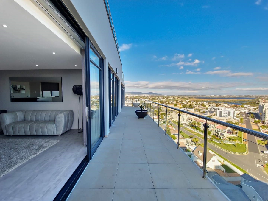 4 Bedroom Property for Sale in Bloubergrant Western Cape